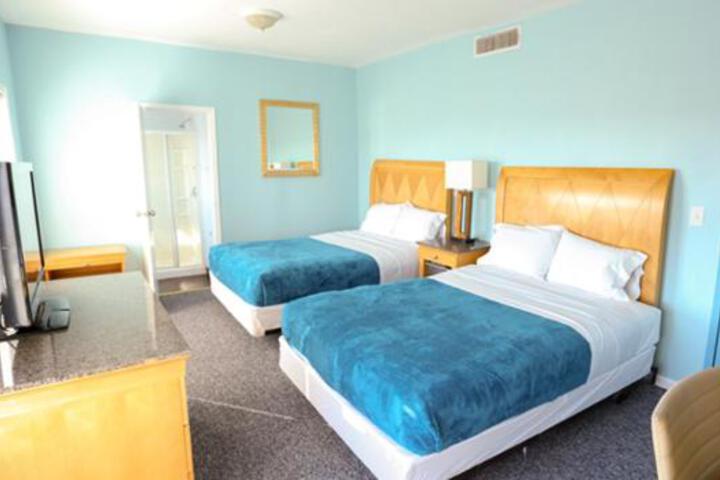 Standard Room, King or Two Doubles (10 of 10)