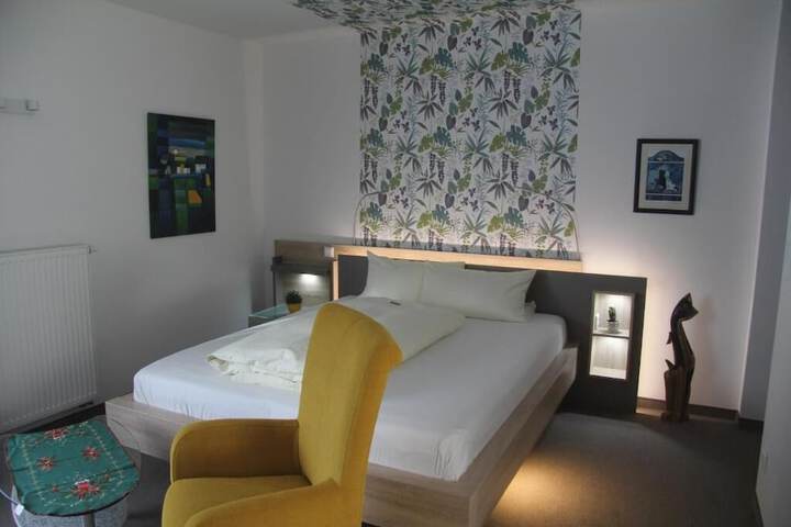 Room 4 of 110
