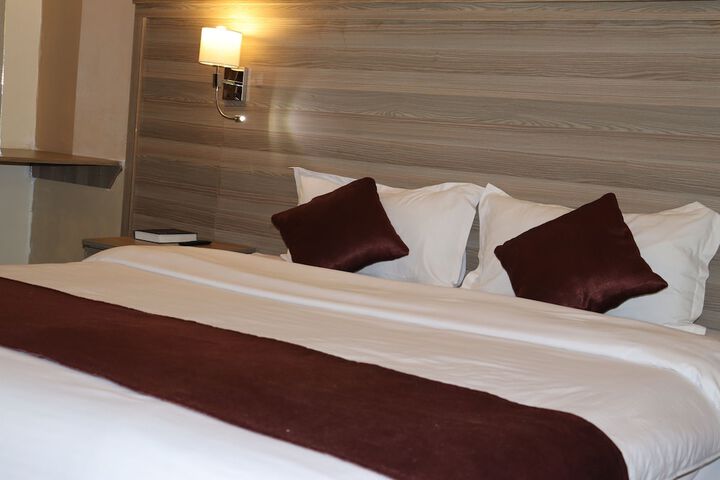 Room 2 of 8