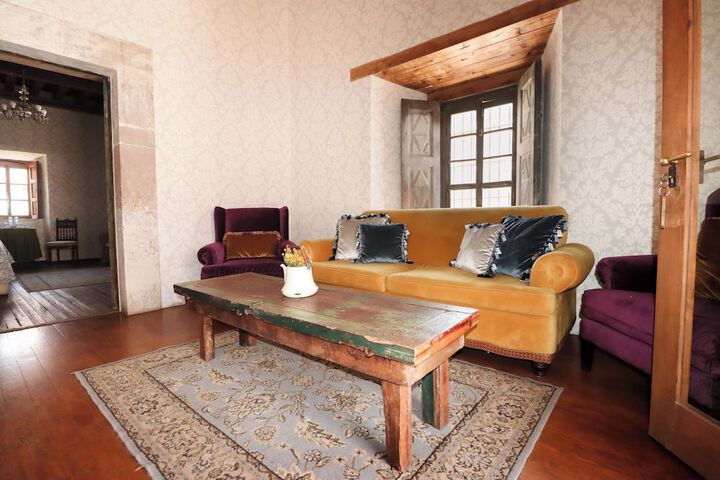 Room 3 of 49