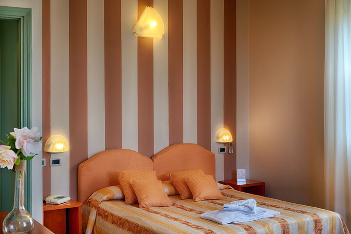 Room 13 of 87