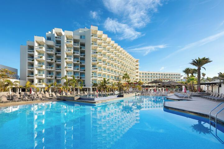 Hotel with Pool