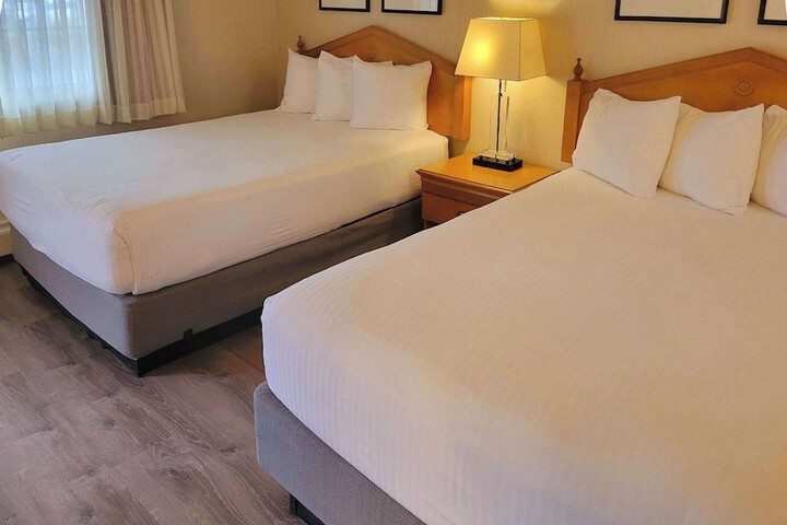 2 Double Beds (11 of 14)