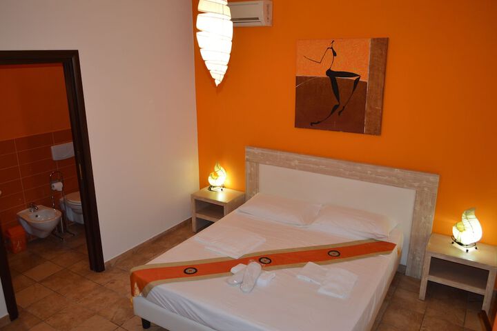 Room 6 of 44