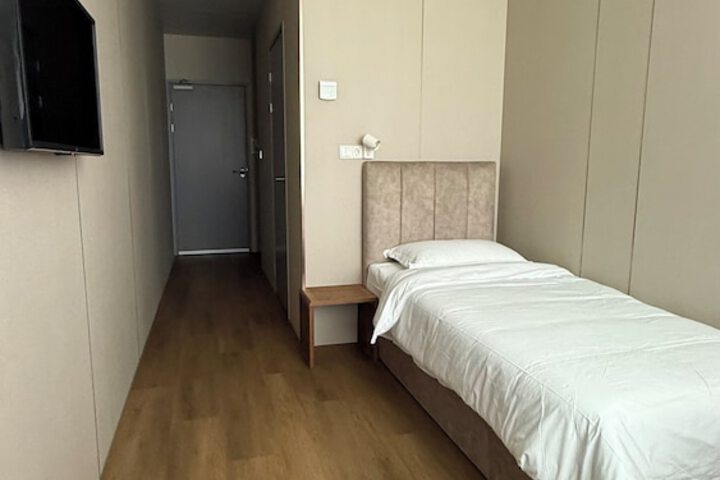 Room 15 of 33