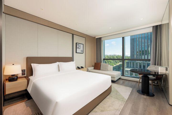 Room 34 of 83