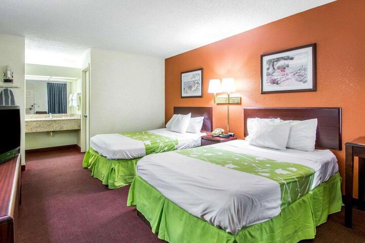 2 Double Beds (1 of 2)