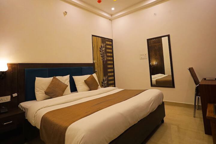 Room 10 of 24