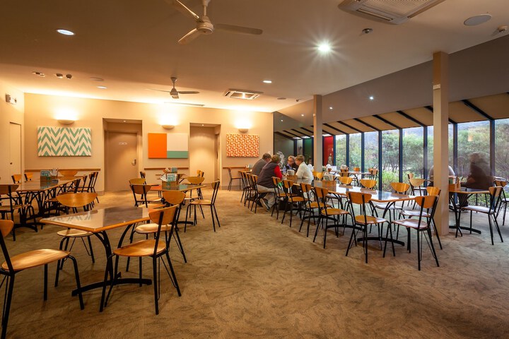 Dining 17 of 25