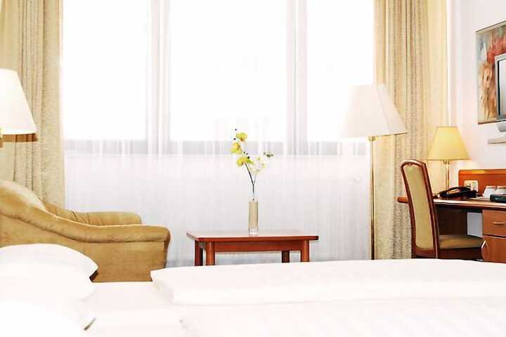 Room 6 of 32