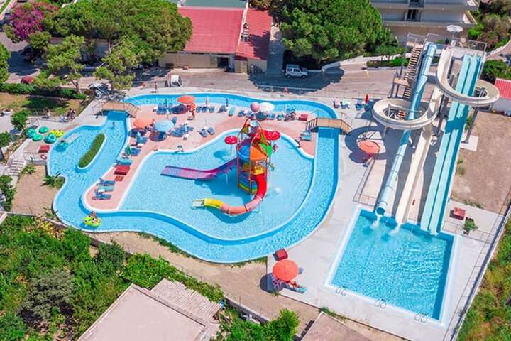 Pool 50 of 69