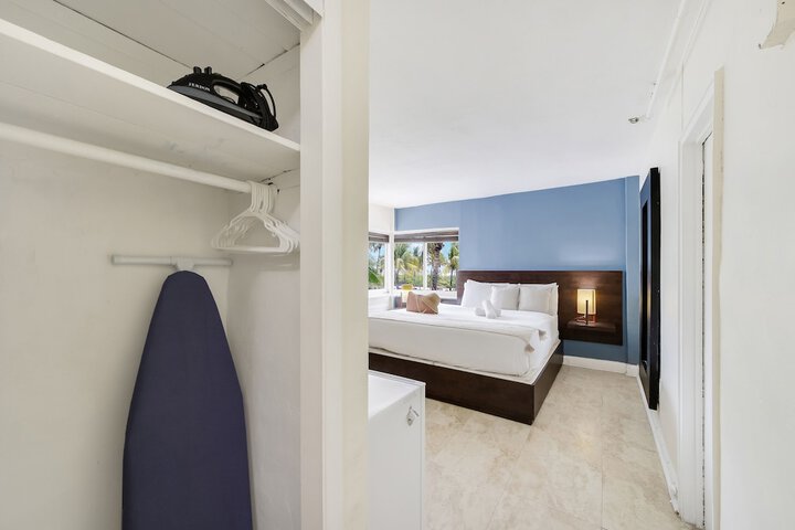 Room 48 of 93