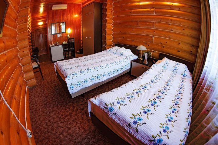 Room 6 of 33