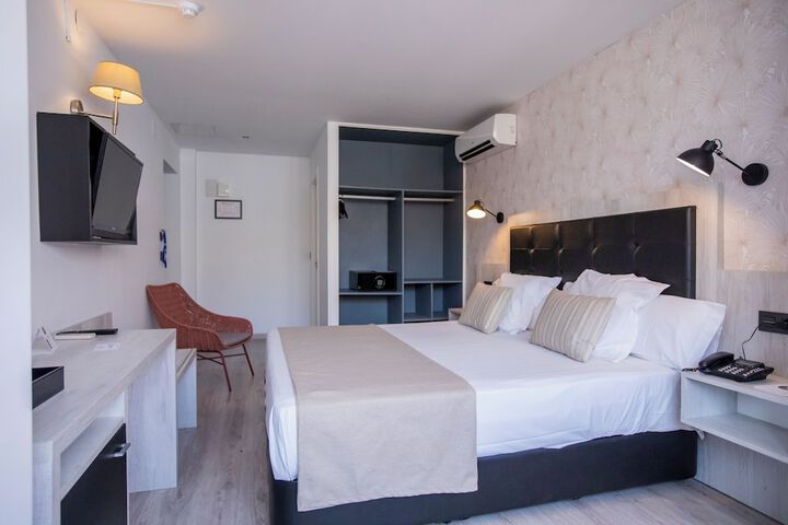 Room 14 of 30