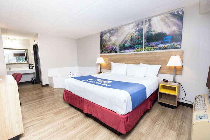 1 King Bed Accessible (4 of 19)