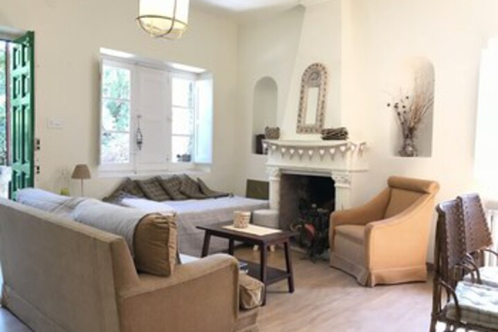 Room 5 of 11