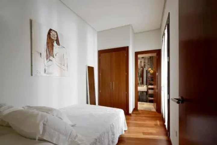 Room 6 of 17