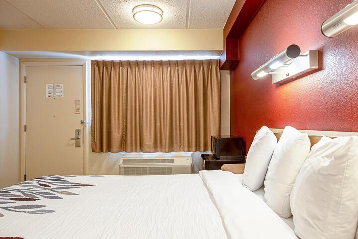 1 King Bed (5 of 20)