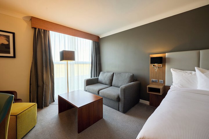 Room 80 of 292