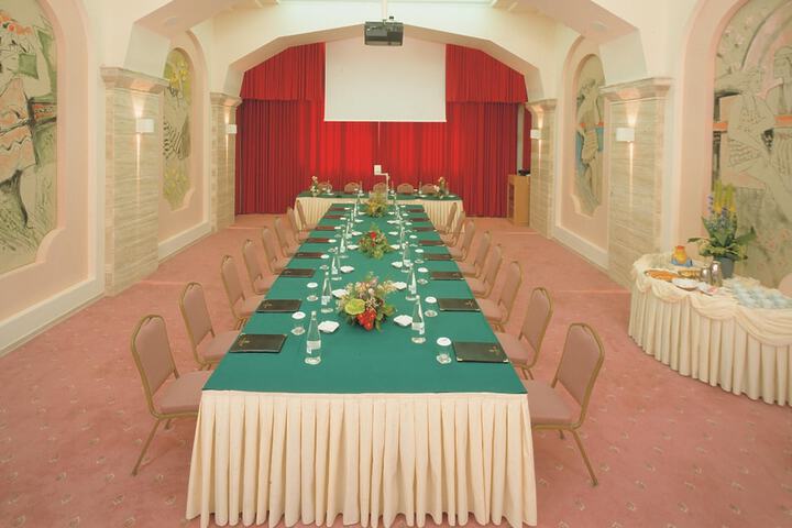Ballroom/Hall 85 of 111
