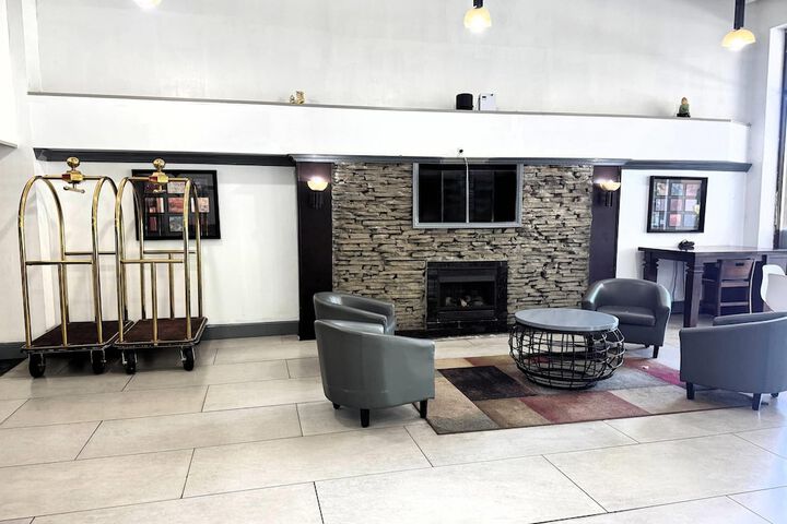 Entrance & Lobby