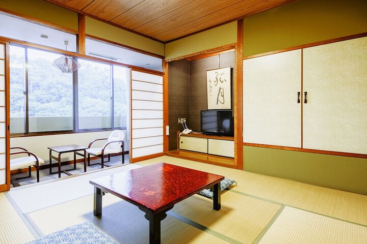 Room 12 of 49