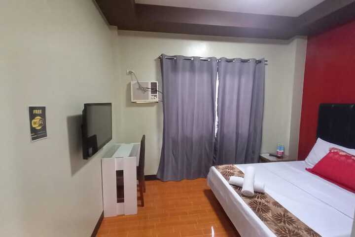 Room 6 of 12