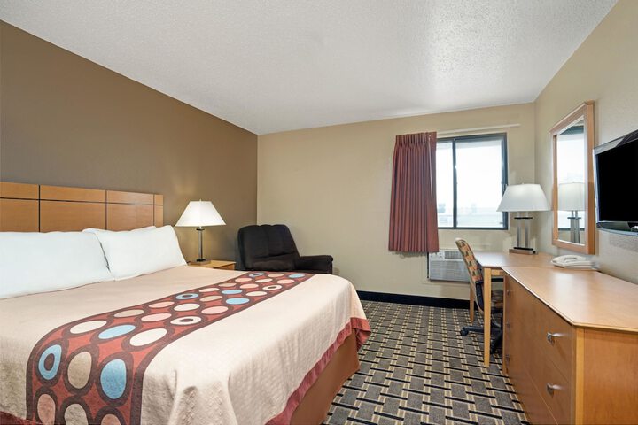 1 King Bed (5 of 6)