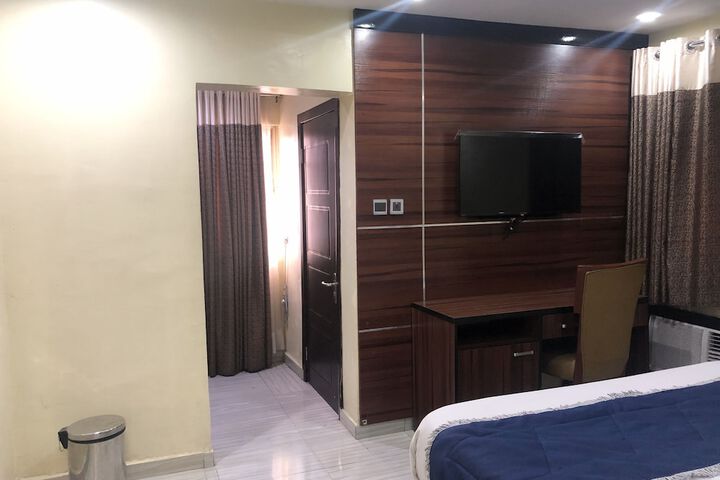 Room 6 of 27