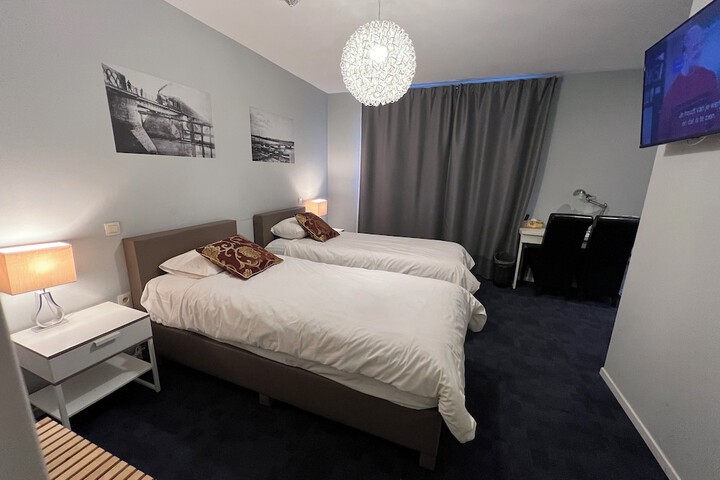 Room 4 of 19