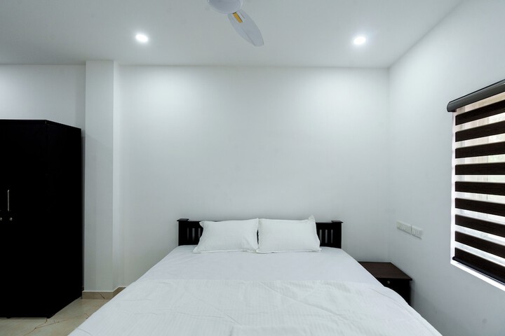 Room 4 of 33