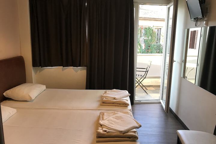 Room 5 of 48