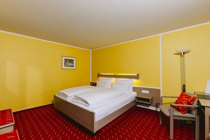 Room 5 of 28