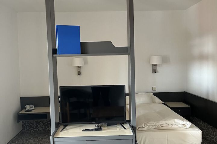 Room 15 of 43