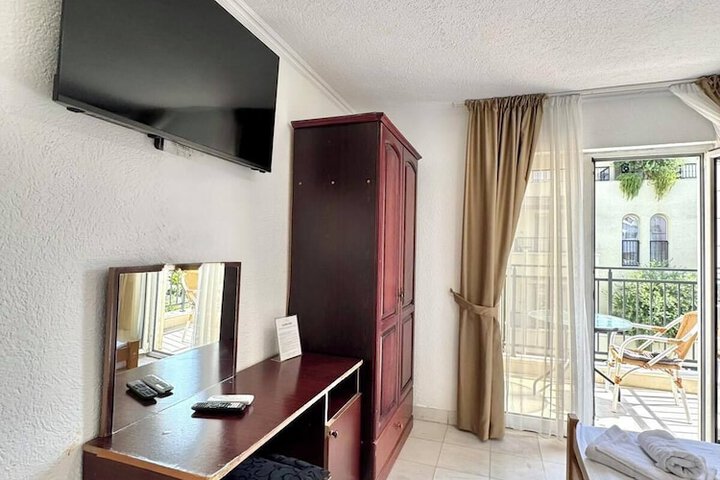 Room 28 of 73