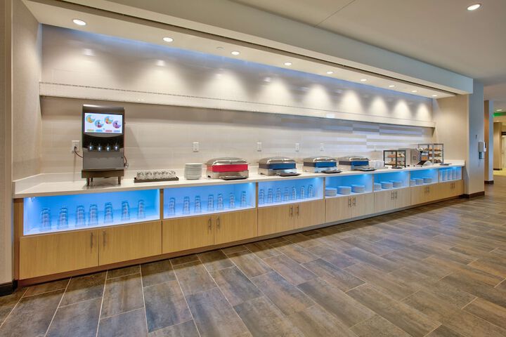 Breakfast/Coffee Service 24 of 33