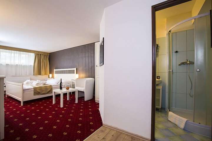 Room 32 of 53