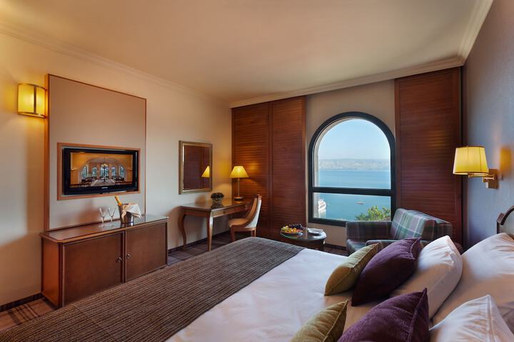 Room 26 of 177