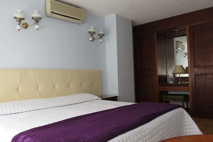 Room 8 of 65