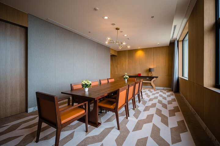 Lounge 129 of 139