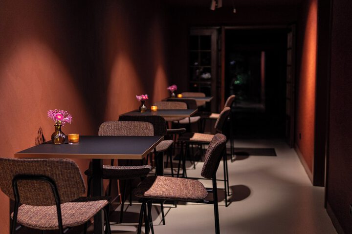 Lounge 51 of 69