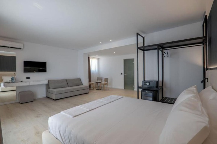 Room 25 of 100