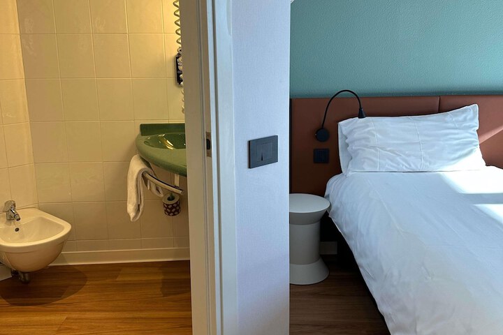 Room 61 of 85