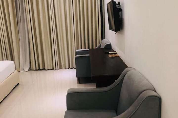 Room 32 of 85