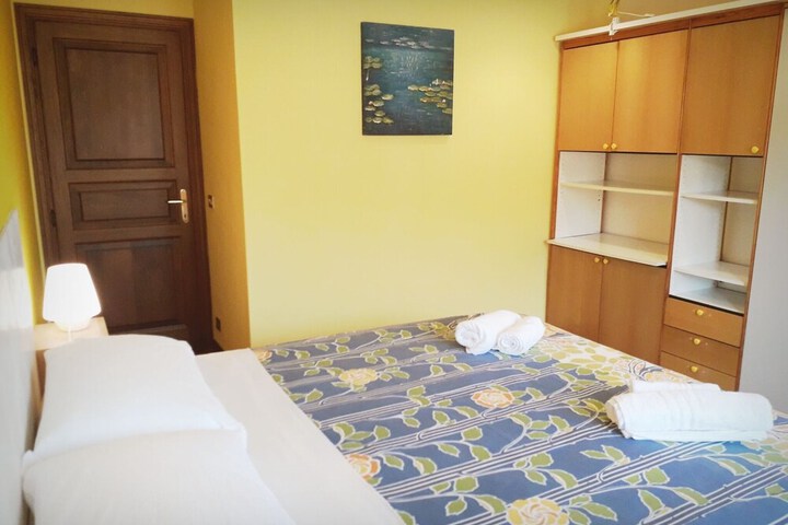 Room 10 of 24