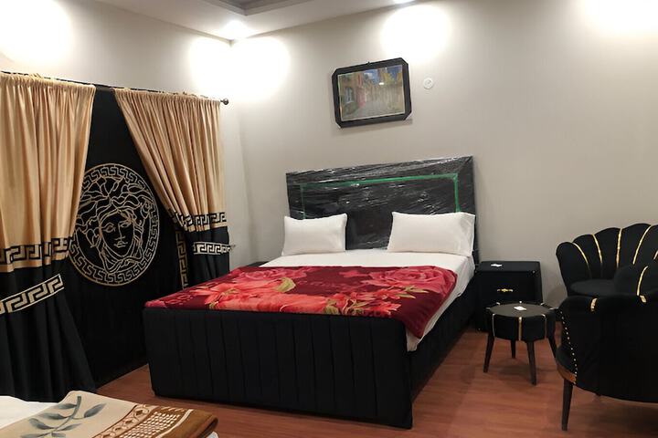 Room 7 of 11