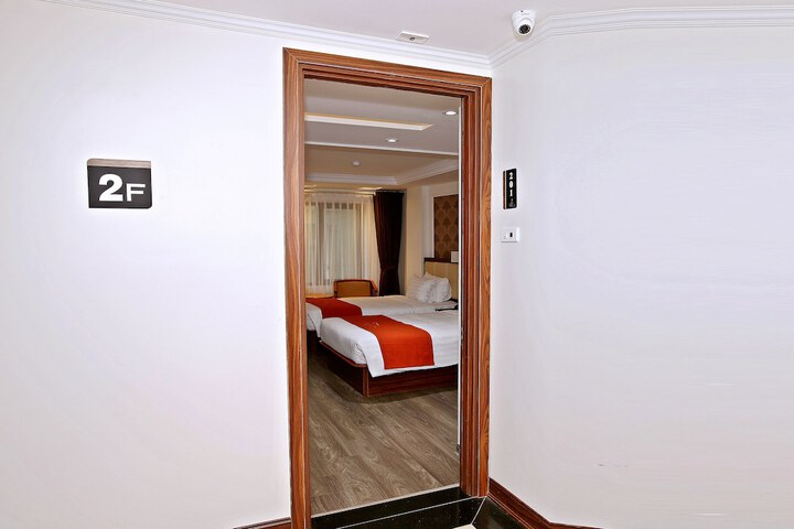Ballroom/Hall 51 of 54