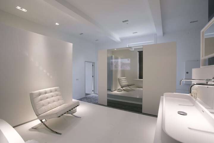 Room 5 of 214