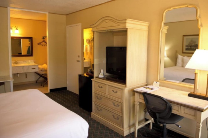 Room 5 of 28