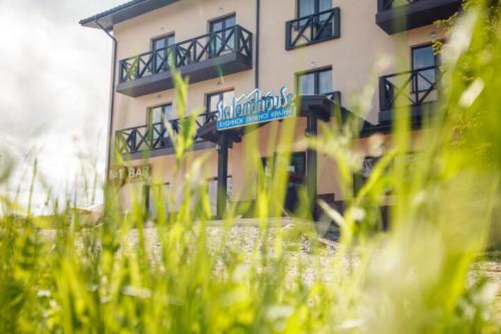 SKILANDHOUSE YABLUNYTSYA